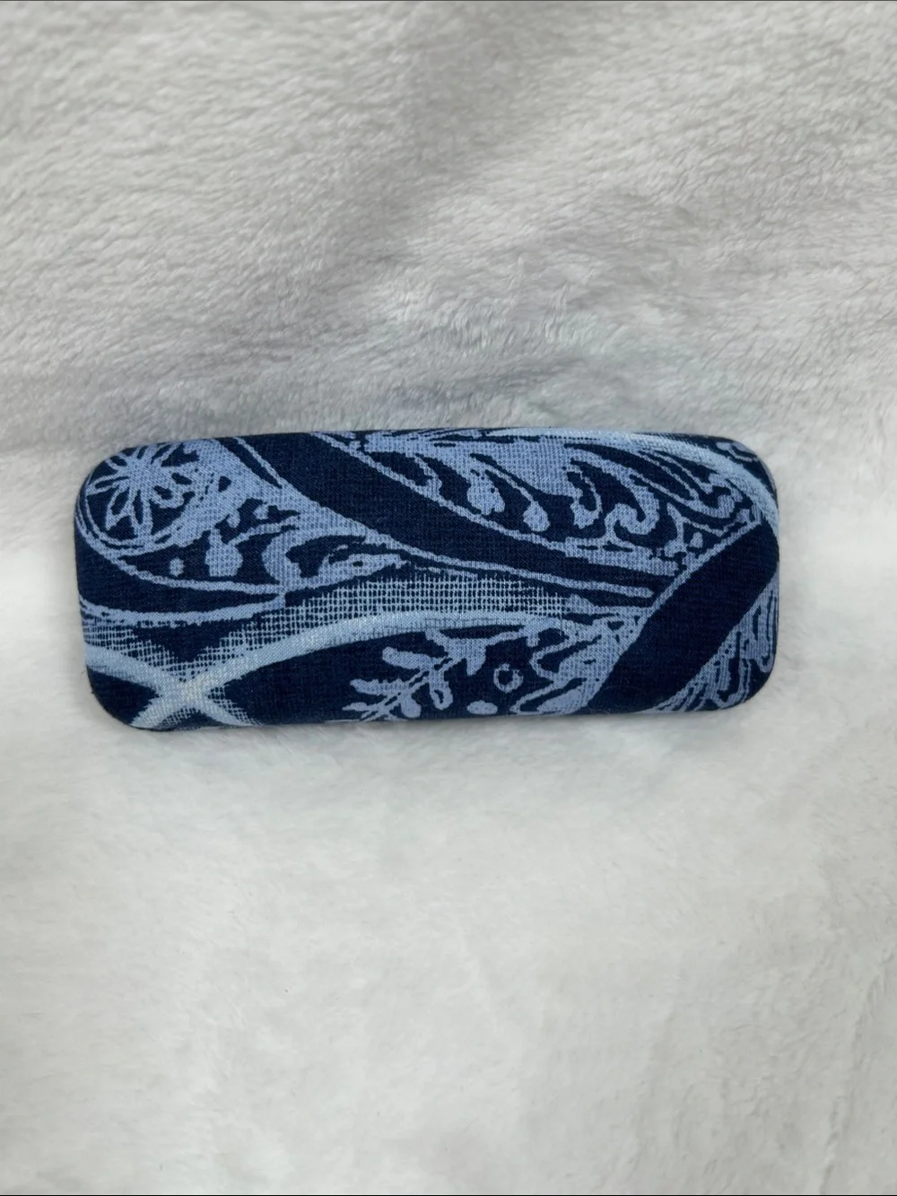 Vera Bradley Clam Hard Shell Eyeglasses Case Sunglasses Blue Paisley